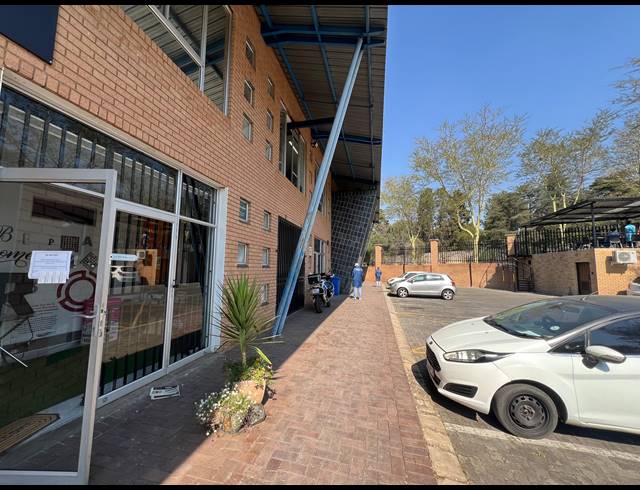 530M² WAREHOUSE TO LET IN STRIJDOMPARK